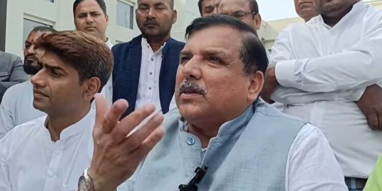 Aap Leader Sanjay Singh Slams Up Govt for Bulldozer Politics in Gorakhpur | Gorakhpur News: Sanjay Singh said in Gorakhpur- 'Government targeting Muslims in UP' | News Track in Hindi