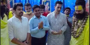 Actor Sudhanshu Pandey met Premanand Maharaj during Vrindavan Yatra