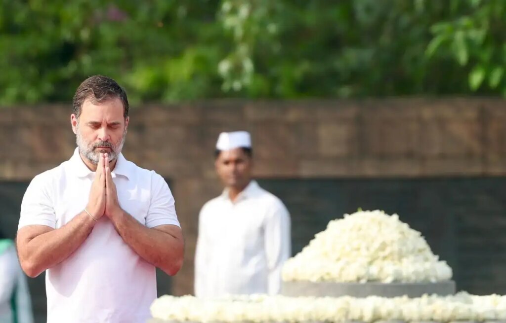 After the death of Rajiv Gandhi, this Bollywood superstar had given support to the Gandhi family, see in the viral video who is this superstar?