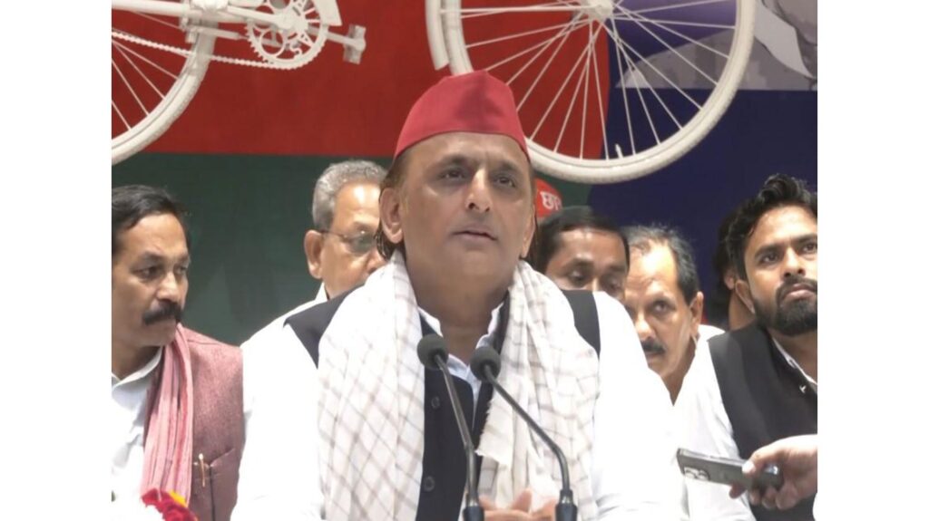 Akhilesh Yadav took a jibe at Yogi Adityanath government, saying, "This is a useless government, don't expect electricity from it."