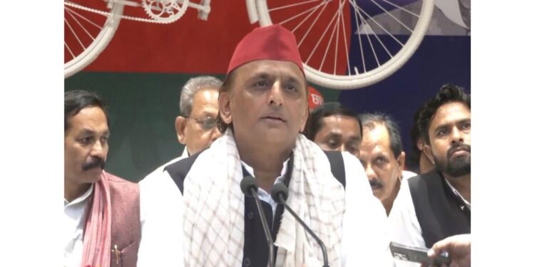 Akhilesh Yadav took a jibe at Yogi Adityanath government, saying, "This is a useless government, don't expect electricity from it."