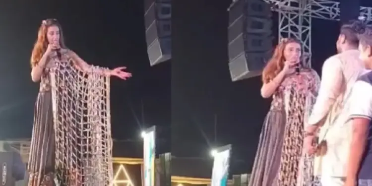 Akshara Singh, angry with the offer of porn songs, the class of organizer set up from the stage itself