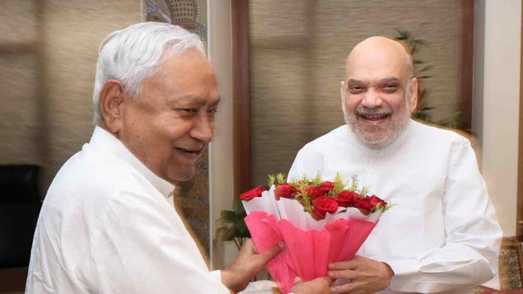 Amit Shah Meets Nitish Kumar: NDA Finalizes Election Strategy & Seat Sharing for Bihar 2025 | Amit Shah had a special meeting with Nitish, NDA's election masterplan ready, created panic in the opposition. News Track in Hindi