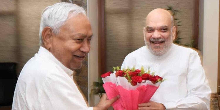 Amit Shah Meets Nitish Kumar: NDA Finalizes Election Strategy & Seat Sharing for Bihar 2025 | Amit Shah had a special meeting with Nitish, NDA's election masterplan ready, created panic in the opposition. News Track in Hindi