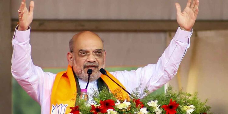 Amit Shah Targets Lalu-Rahul in Bihar Rally, Highlights 'Jungle Raj' and Promises NDA Victory. 32 thousand kidnappings, 12 massacres! Amit Shah shouted for the victory of NDA, made a direct attack on Lalu-Rahul. News Track in Hindi