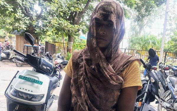 Anganwadi worker submitted memorandum to SP regarding cyber fraud