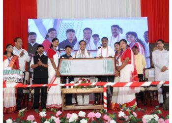 Assam: Chief Minister announces 3% reservation in government jobs for the tea tribe and tribal communities