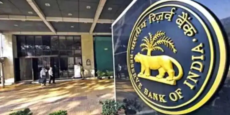 सावधान! कहीं आपका तो नहीं इस बैंक में अकाउंट ? RBI ने सुना दिया बंद करने का आदेश, जानिए क्या है वजह ?