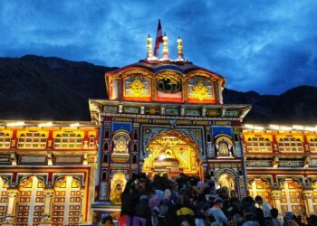 Badrinath pilgrimage sets new record over fourteen and a half lakh visitors so far. The number of devotees in Badrinath Yatra crossed 14.53 lakh, breaking the record of 2024. News Track in Hindi