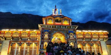 Badrinath pilgrimage sets new record over fourteen and a half lakh visitors so far. The number of devotees in Badrinath Yatra crossed 14.53 lakh, breaking the record of 2024. News Track in Hindi