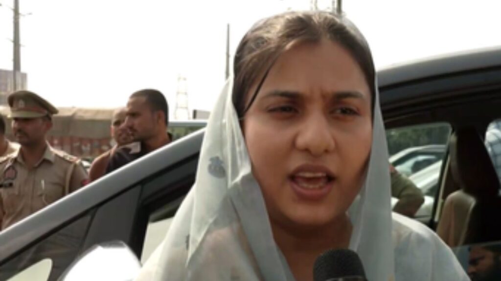 Bareilly Violence Livevideo | SP Delegation Stopped | â € ˜i love mohammadâ € ™ Poster Row | UP Communal Tension | , Bareilly Violence: From Iqra Hasan to Burke ..., Bareilly violence was stopped on the border. News Track in Hindi