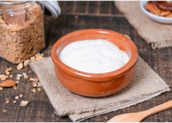 Beauty Tip: घर में पड़े मुफ्त के दही के आगे फीका है 2500 का फेशियल पैक, 7 दिन तक लगाए और फिर देखे चमत्कार&nbsp;