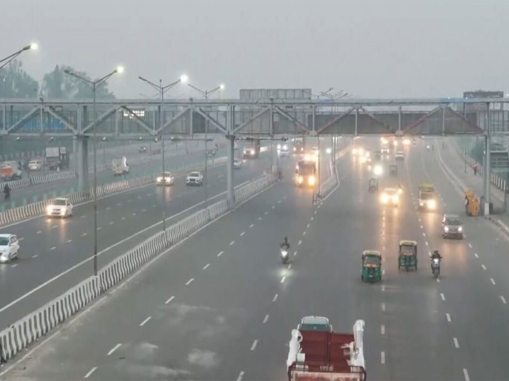 Before Diwali, Delhi's air quality in 'poor' category, AQI reaches 284