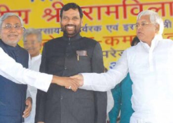 Bihar 2005 Political Crisis | Ram Vilas Paswanâ € ™ S Muslim CM Demand & Two Elections Explained | Ramvilas Paswan played a big bet on the condition of creating Muslim CM, which conducted two elections in Bihar within a year. News Track in Hindi