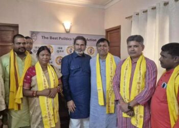 Bihar Assembly Election 2025: Pk Jasupa Deals Major Blow to Ham, Leaders Defect to Prashant Kishor | PK's big game before the election, a strong shock to Manjhi, dozens of leaders left 'Hum' ... News Track in Hindi