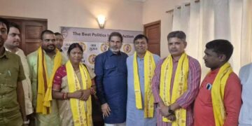 Bihar Assembly Election 2025: Pk Jasupa Deals Major Blow to Ham, Leaders Defect to Prashant Kishor | PK's big game before the election, a strong shock to Manjhi, dozens of leaders left 'Hum' ... News Track in Hindi
