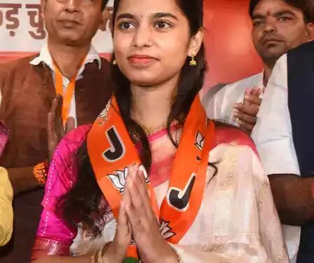 Bihar Assembly Elections: BJP gives ticket to folk singer Maithili Thakur from Alinagar