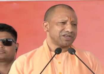 Bihar Election 2025: CM Yogi Adityanath Entry Danapur with Historic Rally | CM Yogi's grand entry in Bihar elections, whole field echoed in Danapur. News Track in Hindi