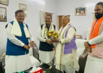 Bihar Election 2025: NDA Seat Sharing Talks With Jitan Ram Manjhi and Dharmendra Pradhan | Big stir in NDA! Suddenly Dharmendra Pradhan reached Manjhi's house, big planning on seat sharing. News Track in Hindi