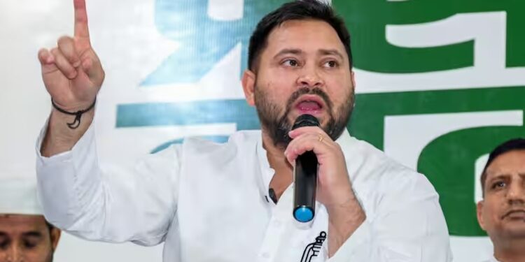 Bihar Election 2025 Tejashwi Yadav Slams PM Modi Over Gujarat vs Bihar Development | Bihar Election 2025: 'Bullet train in Gujarat, vote in Bihar...' Tejashwi Yadav lashed out at PM Modi! , News Track in Hindi