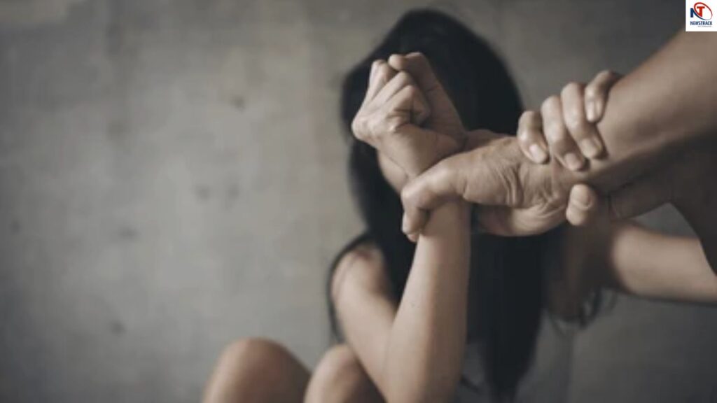 Bihar Minor Girl Gang Rape Bihar Minor Girl Gangrape By Three Friends| Minor Girl Safety Rape Case , Disgusting! 15 year old innocent girl was taken to the bushes and gang raped... all limits of cruelty crossed. News Track in Hindi