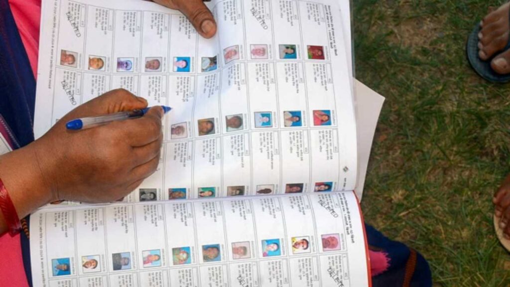 Bihar Voter List 2025: India Block Flags 70 Lakh Discrepancies Ahead of Elections | Before the election, the battle broke out on the voter list in Bihar, the big bag in 70 lakh voters, India Bloc surrounded EC. News Track in Hindi