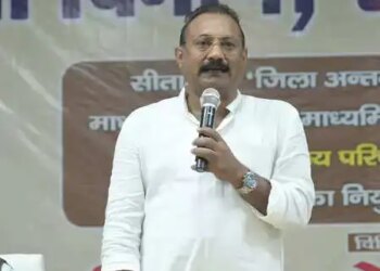 बिहार चुनाव: चुनाव आयोग की प्रेस कॉन्फ्रेंस शुरू, मंत्री अशोक चौधरी बोले- हम तैयार हैं