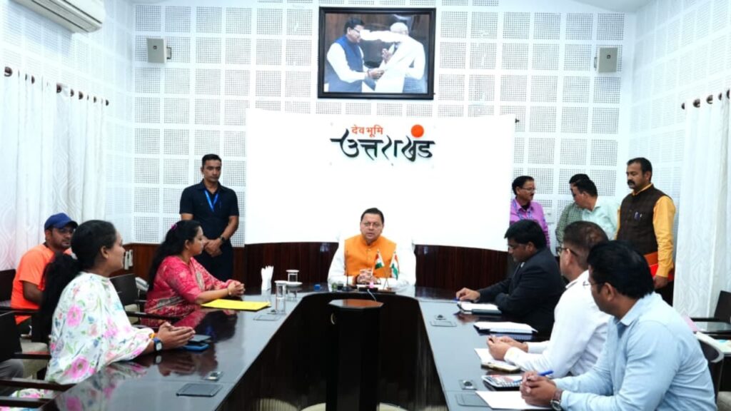 CM Dhami Transfers Eleven and a Half Crore Rupees to Workers Welfare via DBT. CM Dhami transferred ₹11.5 crore through DBT for the welfare of workers. News Track in Hindi