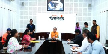 CM Dhami Transfers Eleven and a Half Crore Rupees to Workers Welfare via DBT. CM Dhami transferred ₹11.5 crore through DBT for the welfare of workers. News Track in Hindi