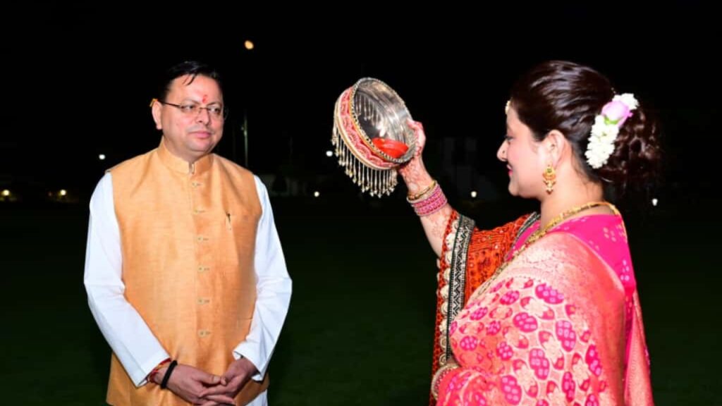CM Pushkar Singh Dhami Celebrates Karva Chauth with Wife Geeta Dhami at CMs Residence | CM Pushkar Singh Dhami celebrated Karva Chauth with his wife Mrs. Geeta Dhami at the Chief Minister's residence. News Track in Hindi