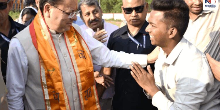 CM Pushkar Singh Dhami Holds Public Hearing in Haldwani, Addresses Citizens' Issues Directly | Chief Minister Shri Pushkar Singh Dhami met the public at Circuit House, Haldwani and heard the problems of the people. News Track in Hindi