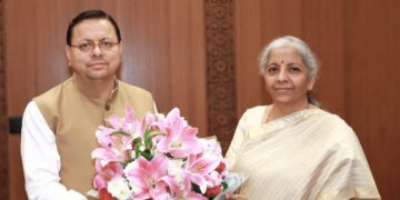 CM Pushkar Singh Dhami meets Finance Minister Nirmala Sitharaman discusses key projects for state. Chief Minister Pushkar Singh Dhami discussed the development of Uttarakhand with Finance Minister Nirmala Sitharaman. News Track in Hindi