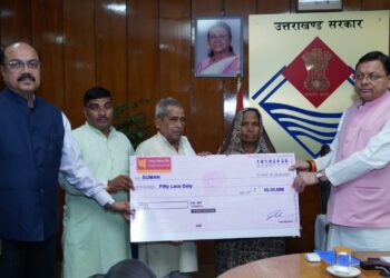 CM Pushkar Singh Dhami provides â‚¹50 lakh each to the families of three employees who died in accident. CM Pushkar Singh Dhami gave assistance of ₹50 lakh to the families of three employees who died in the accident. , News Track in Hindi