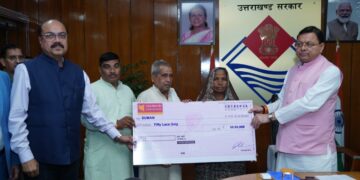 CM Pushkar Singh Dhami provides â‚¹50 lakh each to the families of three employees who died in accident. CM Pushkar Singh Dhami gave assistance of ₹50 lakh to the families of three employees who died in the accident. , News Track in Hindi