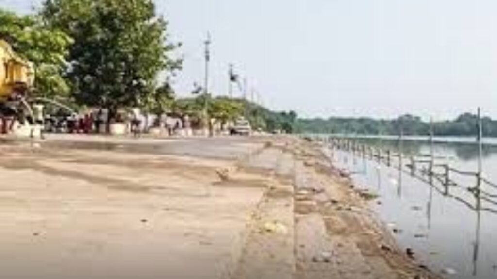 Chhattisgarh Chhath Festival 2025: Bilaspur Ghat Asia's Largest Celebration | Chhath festival celebrated in Chhattisgarh, Asia's largest ghat in Bilaspur. News Track in Hindi