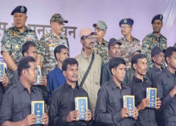 Chhattisgarh Naxal Surrender: 208 Rebels Lay Down Arms, 153 Deadly Weapons Seized in Abhujmarh. Biggest action on Naxalism! 208 Naxalites surrender in Chhattisgarh, 153 deadly weapons like BGL launcher seized. News Track in Hindi