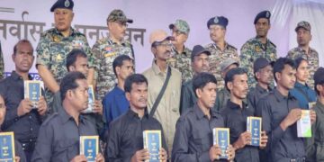 Chhattisgarh Naxal Surrender: 208 Rebels Lay Down Arms, 153 Deadly Weapons Seized in Abhujmarh. Biggest action on Naxalism! 208 Naxalites surrender in Chhattisgarh, 153 deadly weapons like BGL launcher seized. News Track in Hindi