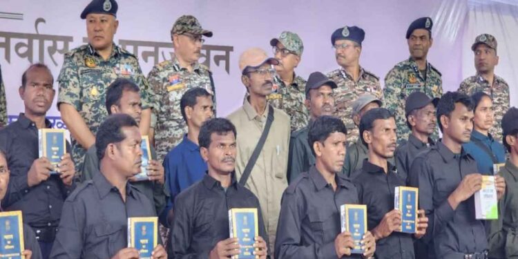 Chhattisgarh Naxal Surrender: 208 Rebels Lay Down Arms, 153 Deadly Weapons Seized in Abhujmarh. Biggest action on Naxalism! 208 Naxalites surrender in Chhattisgarh, 153 deadly weapons like BGL launcher seized. News Track in Hindi