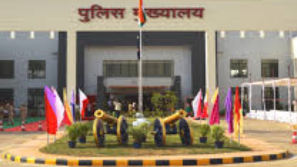 Chhattisgarh Police Reshuffle: 7 IPS Officers Transferred, 4 New SPs Appointed. Major reshuffle in Chhattisgarh Police: 7 IPS officers transferred, SP of 4 districts changed. News Track in Hindi