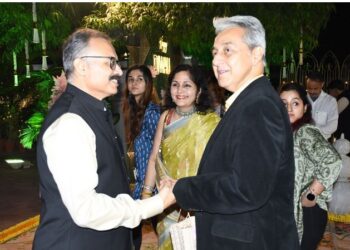 Chief Secretary Sudhansh Pant reached the Diwali Milan organized at the residence of DGP Rajeev Kumar Sharma.