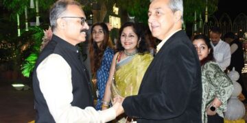 Chief Secretary Sudhansh Pant reached the Diwali Milan organized at the residence of DGP Rajeev Kumar Sharma.