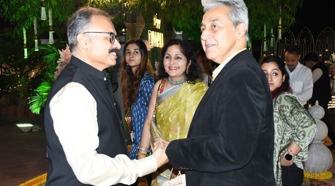 Chief Secretary Sudhansh Pant reached the Diwali Milan organized at the residence of DGP Rajeev Kumar Sharma.