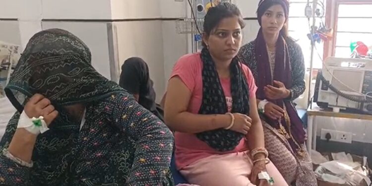 Children's fight turns violent in Bharatpur: two parties clash with sticks, a dozen injured
