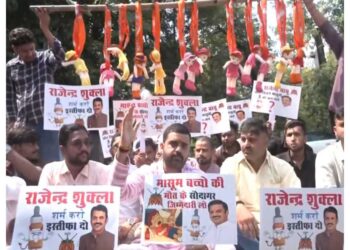 Congress workers opposed deaths due to phlegm syrup, demonstrated in Madhya Pradesh and Rajasthan