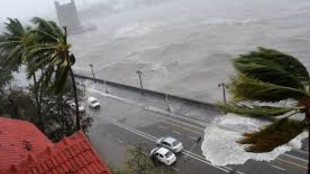 Cyclone Motha hits Chhattisgarh: Orange alert, crop loss, trains delayed. Chhattisgarh Cyclone Montha: Cyclonic storm 'Montha' hits, orange alert in Bastar. News Track in Hindi