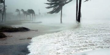 Cyclonic Storm Alert in India. IMD Issues Heavy Rain Warning, Know UP-Bihar Weather Update Today | 'Grand alert' of cyclonic storm in the country! Due to strong winds, will its impact reach UP-Bihar? IMD Update | News Track in Hindi