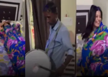 Daughters were sleeping till late in the morning, mother called the band players… What happened next, you will not stop laughing after watching the video, watch Viral Video