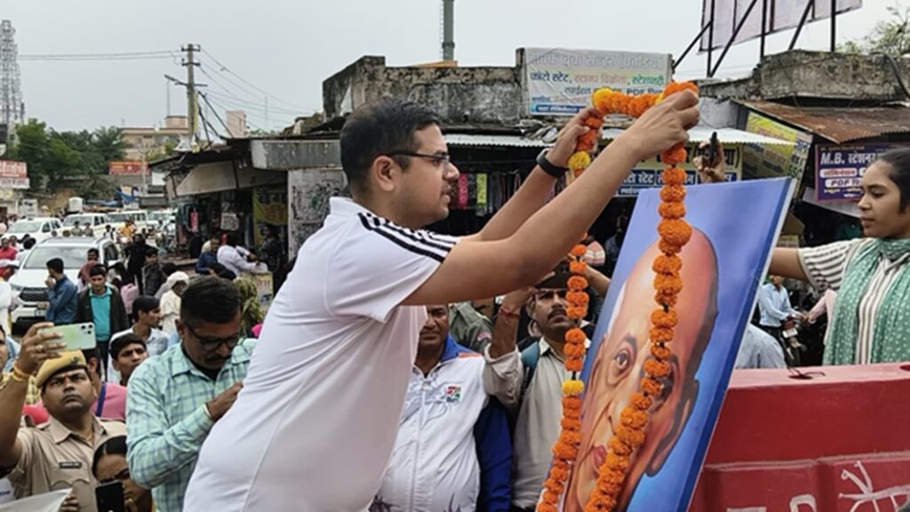 Dausa: Run for Unity and Padyatra on the 150th birth anniversary of Sardar Vallabhbhai Patel.
