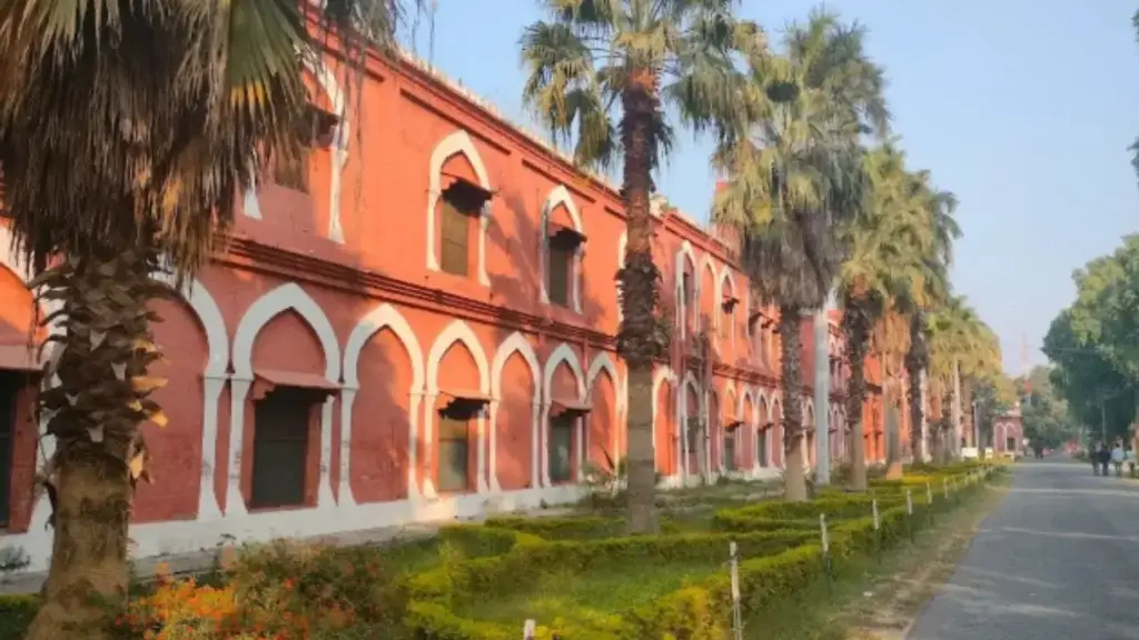 Demand to celebrate Diwali festival in Aligarh Muslim University, Holi was also organized