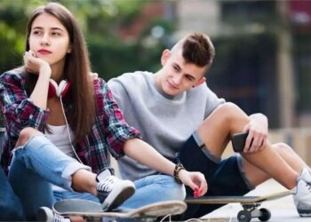 क्या आपको भी सहना पड़ रहा लड़कियों का इग्नोरेंस ? तो वीडियो में जाने 6 धांसू टिप्स जो आपको बना देंगी गर्ल्स का फेवरेट&nbsp;